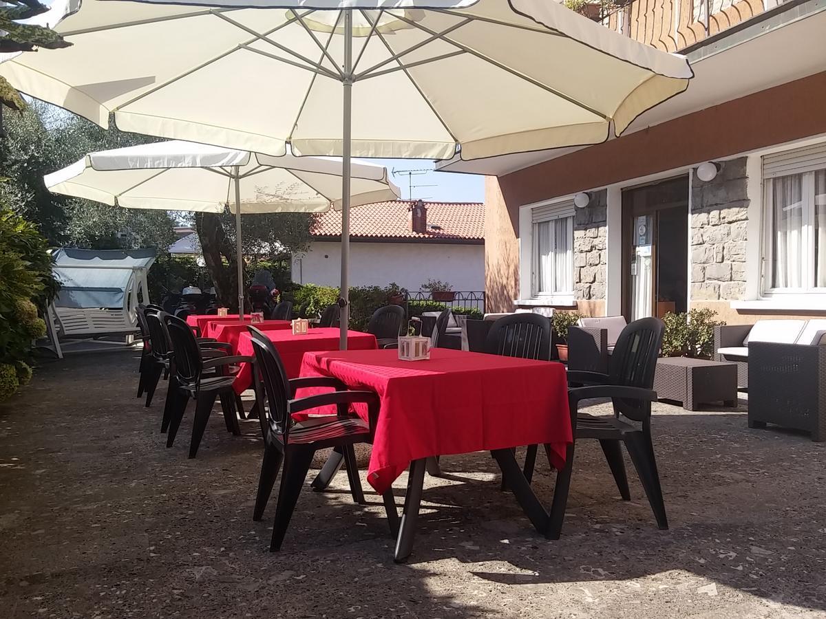 Hotel Bellavista Meuble Monte Isola Exterior photo